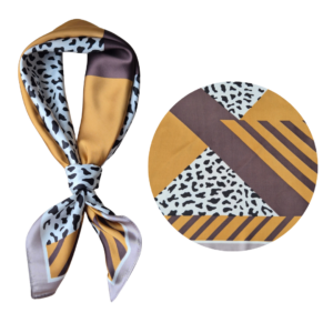 vierkante sjaal, sjaaltje, hals sjaal, neck scarf, 70x70 sjaal, ±70x70 cm sjaal, polyester sjaal, fashion accessoire, dames accessoires, trendy sjaal, print sjaal, kleine sjaal, knoop sjaal, stijlvolle sjaal, everyday fashion, panter print, chique