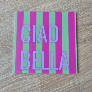 forex tegeltje, wanddecoratie, mini wanddecoratie, muurdecoratie, wandpaneel, decoratief tegeltje, forex PVC, lichtgewicht plaat, 12x12 cm, klein formaat decoratie, vierkant tegeltje, modern design, minimalistisch, strak interieur, matte afwerking, fotoprint, fototegeltje, collage wand, gallery wall, interieur decoratie, wandaccessoire, persoonlijk cadeau, cadeau idee, housewarming cadeau, cadeau voor haar, cadeau voor hem, tegeltje ciao bella