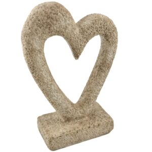 hart ornament, hart beeldje, hart decoratie, hart sculptuur, liefde decoratie, love decoratie, romantische decoratie, beige hart ornament, stenen hart ornament, natuursteen look decoratie, rustiek hart decoratie, landelijke woondecoratie, modern interieur decoratie, romantisch cadeau, valentijn decoratie, cadeau voor geliefde, woondecoratie, interieur accessoire, tafel decoratie, kast decoratie, plank decoratie, minimalistische decoratie, neutrale woondecoratie, beige woonaccessoire, sculptuur decoratie, romantisch ornament, decoratief hart beeldje, sfeervolle woondecoratie, huisdecoratie hart, liefde symbool decoratie