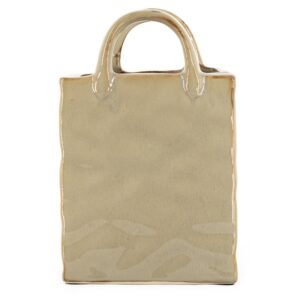 tas vaas, handtas vaas, shopper vaas, tas vorm vaas, keramische vaas, keramiek vaas, beige vaas, beige keramiek vaas, design vaas, moderne vaas, unieke vaas, decoratieve vaas, bloemenvaas, kleine bloemenvaas, eucalyptus vaas, trendy woondecoratie, interieur accessoire, woondecoratie vaas, design woonaccessoire, minimalistische vaas, neutrale woondecoratie, stijlvolle vaas, decoratie voor tafel, decoratie voor kast, decoratie voor plank, moderne interieur decoratie, origineel cadeau, cadeau voor housewarming, design object vaas, keramische tas decoratie