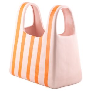 handtas vaas, tas vaas, handtas vorm vaas, keramische vaas, keramiek vaas, design vaas, unieke vaas, moderne vaas, decoratieve vaas, roze vaas, roze keramiek vaas, oranje gestreepte vaas, gestreepte vaas, roze oranje vaas, trendy woondecoratie, interieur accessoire, woondecoratie vaas, design woonaccessoire, speelse vaas, opvallende vaas, decoratie voor tafel, decoratie voor kast, bloemenvaas, tulpen vaas, moderne interieur decoratie, cadeau voor haar, origineel cadeau, design object, statement vaas, stijlvolle woondecoratie